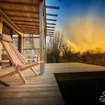 Aux Lodge *